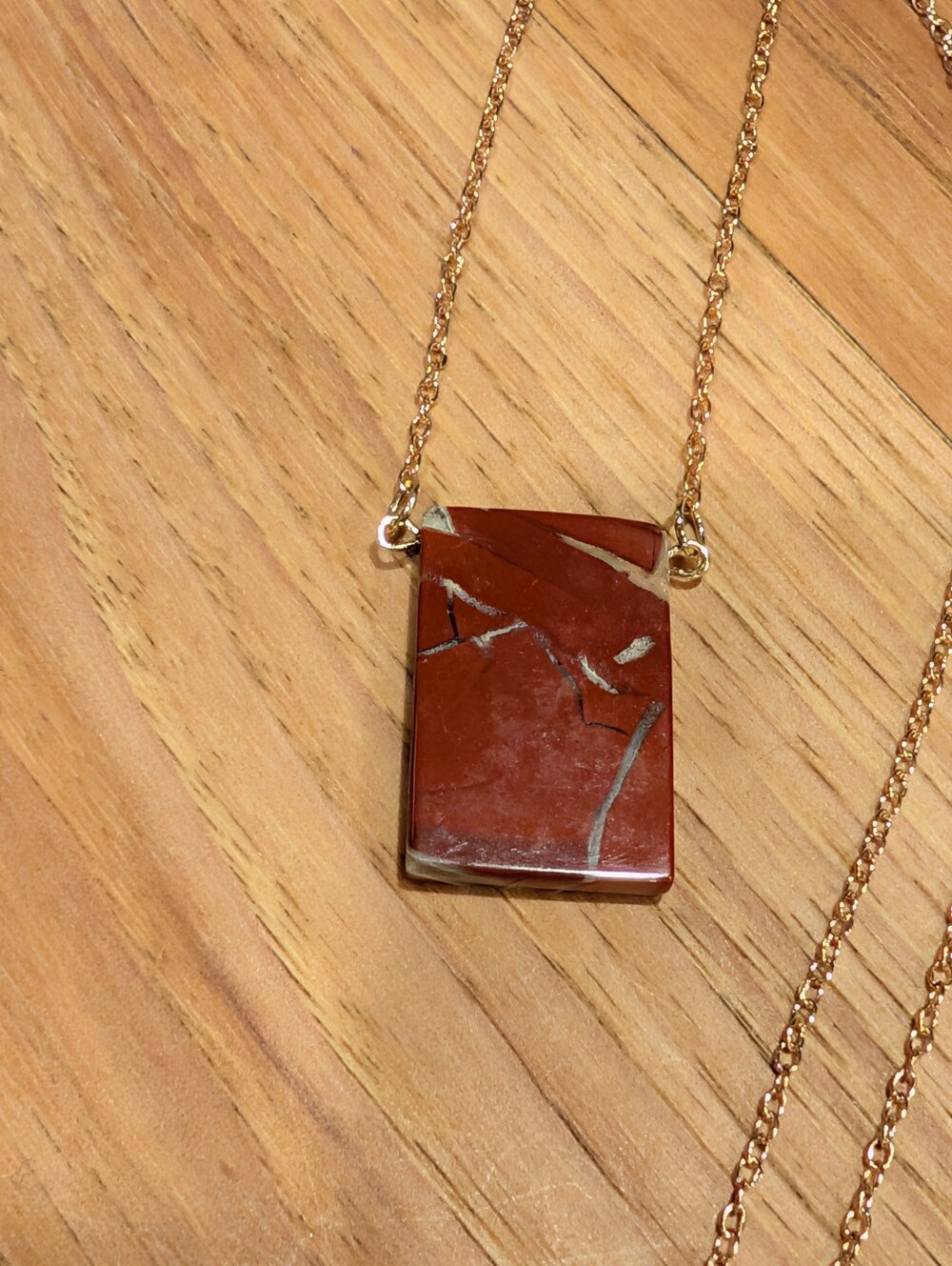 Source Unknown Gold-Tone Chain with Brown-Red Stone Pendant